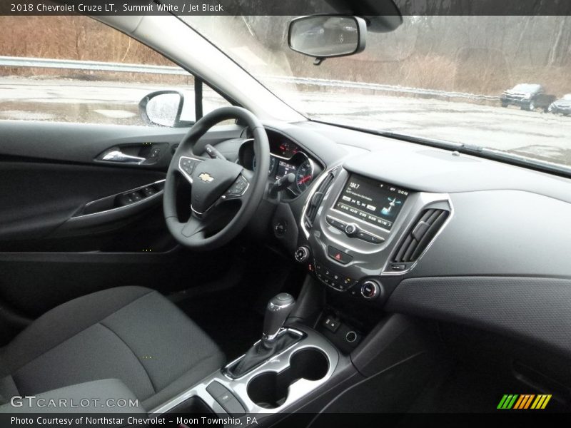Summit White / Jet Black 2018 Chevrolet Cruze LT