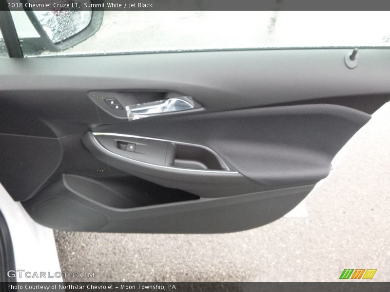 Summit White / Jet Black 2018 Chevrolet Cruze LT
