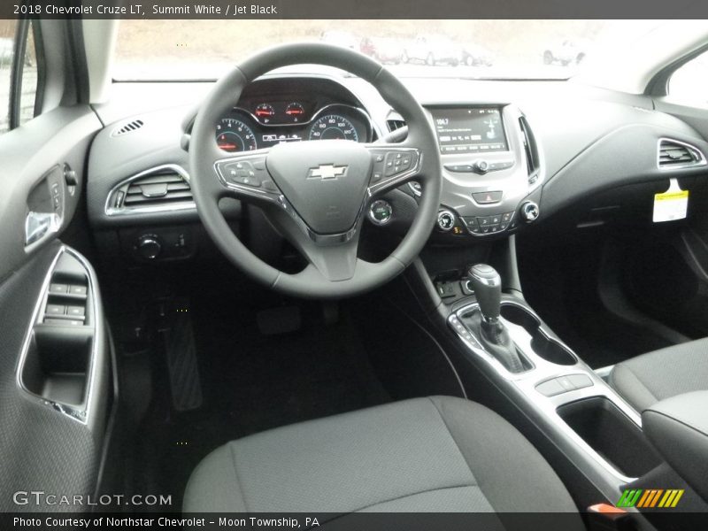 Summit White / Jet Black 2018 Chevrolet Cruze LT