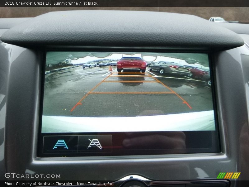 Summit White / Jet Black 2018 Chevrolet Cruze LT