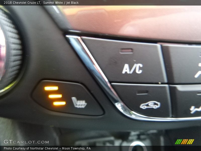 Summit White / Jet Black 2018 Chevrolet Cruze LT