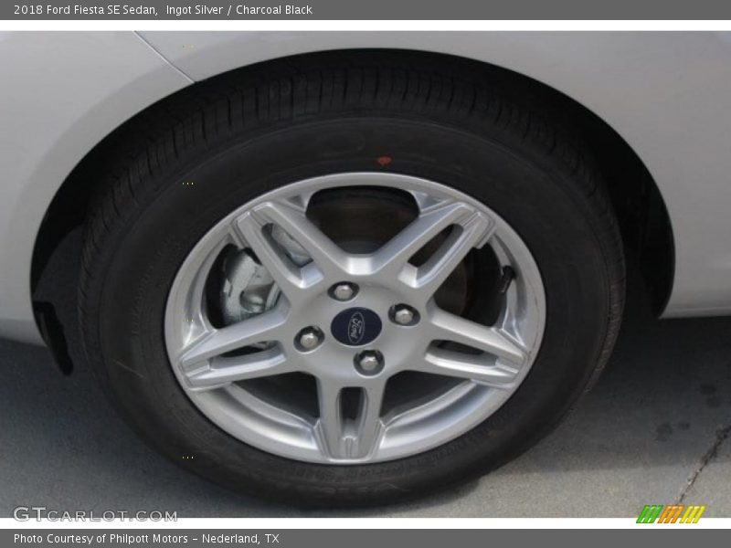 Ingot Silver / Charcoal Black 2018 Ford Fiesta SE Sedan
