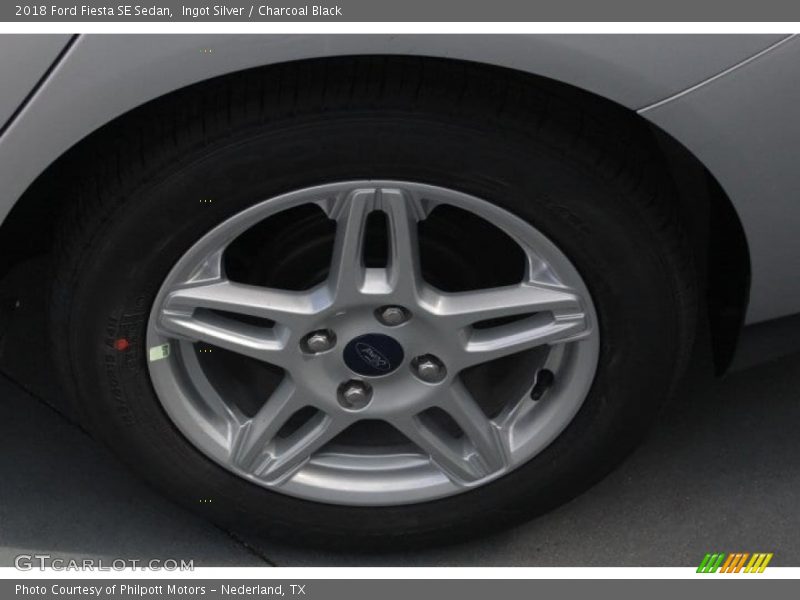 Ingot Silver / Charcoal Black 2018 Ford Fiesta SE Sedan