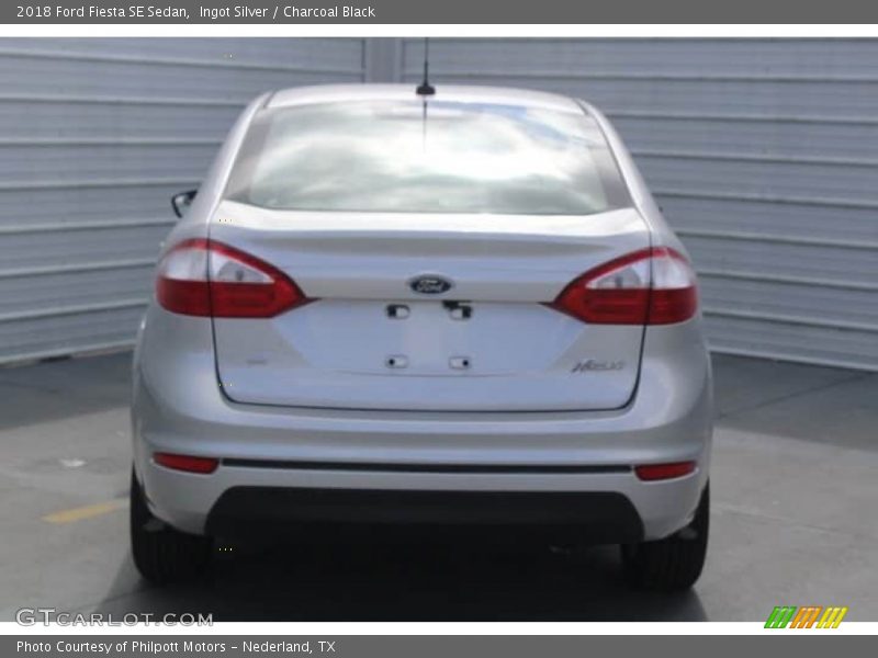 Ingot Silver / Charcoal Black 2018 Ford Fiesta SE Sedan