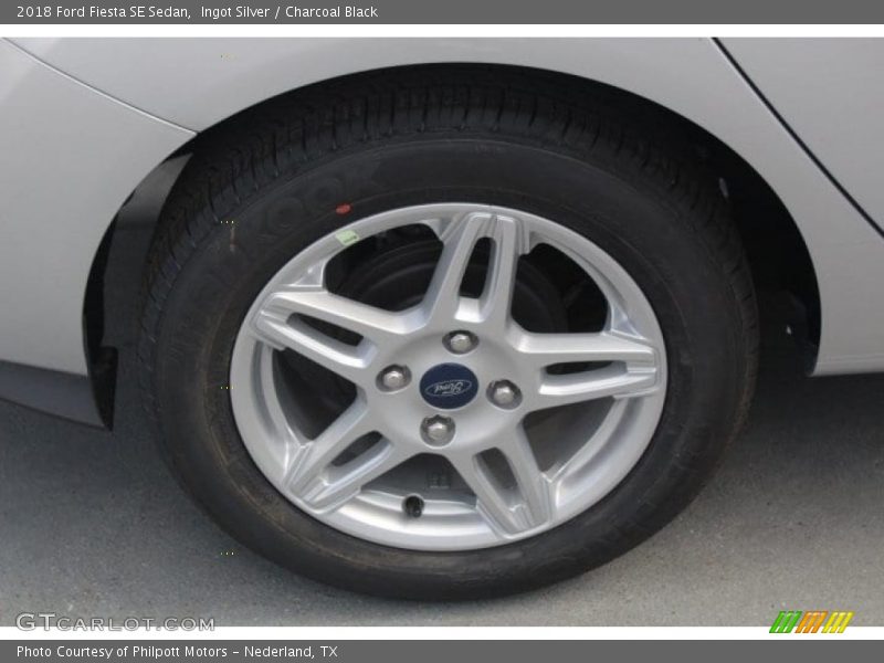 Ingot Silver / Charcoal Black 2018 Ford Fiesta SE Sedan