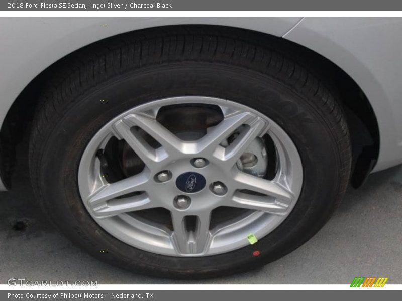 Ingot Silver / Charcoal Black 2018 Ford Fiesta SE Sedan