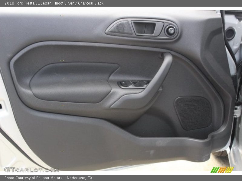 Ingot Silver / Charcoal Black 2018 Ford Fiesta SE Sedan