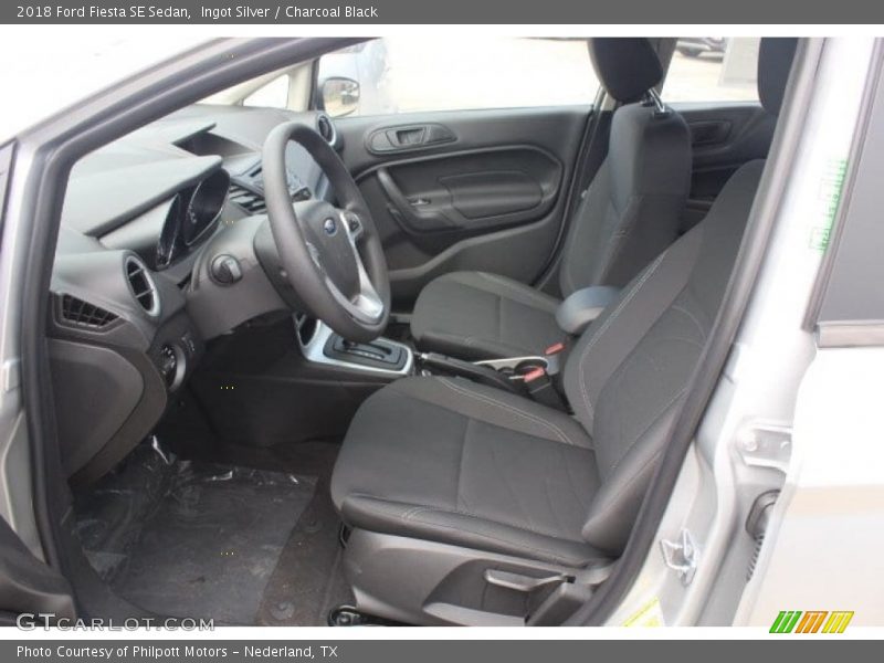 Ingot Silver / Charcoal Black 2018 Ford Fiesta SE Sedan