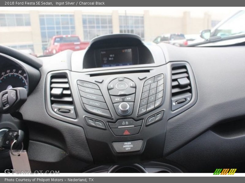 Ingot Silver / Charcoal Black 2018 Ford Fiesta SE Sedan