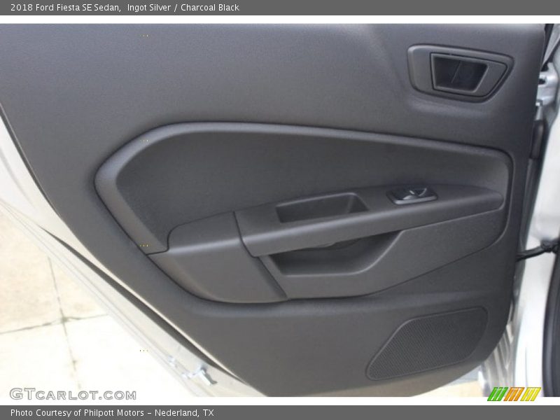 Ingot Silver / Charcoal Black 2018 Ford Fiesta SE Sedan