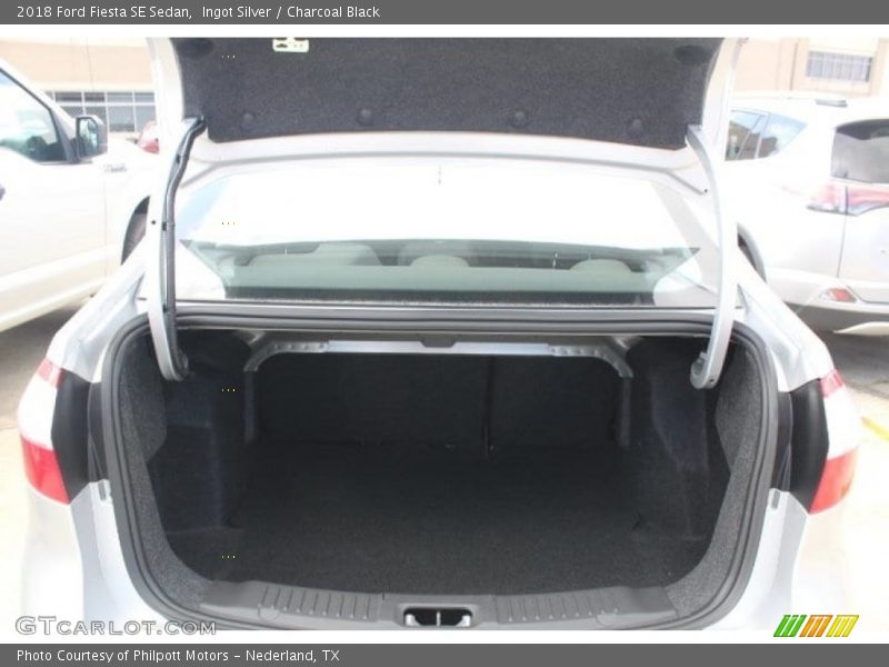 Ingot Silver / Charcoal Black 2018 Ford Fiesta SE Sedan