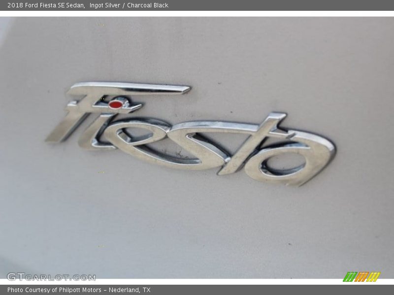 Ingot Silver / Charcoal Black 2018 Ford Fiesta SE Sedan