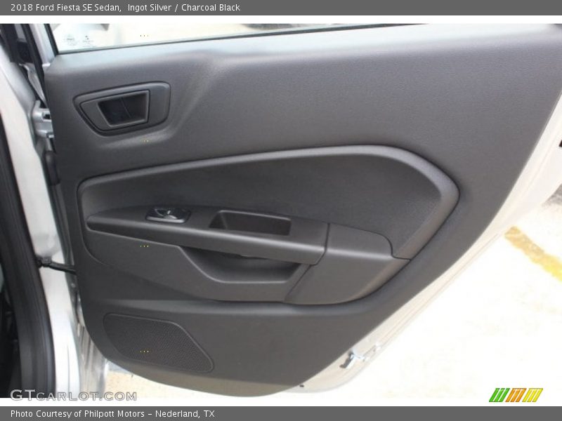 Ingot Silver / Charcoal Black 2018 Ford Fiesta SE Sedan