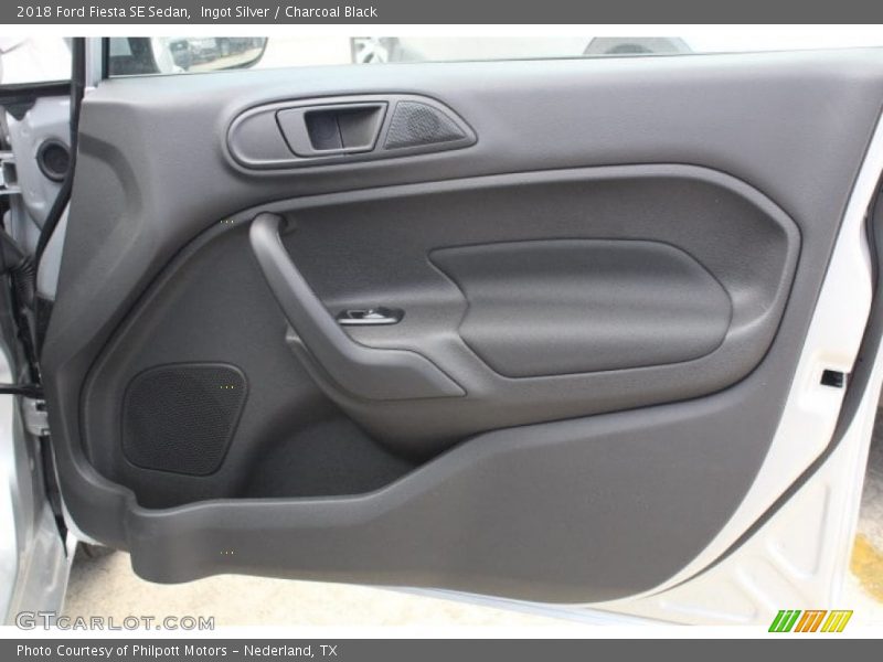 Ingot Silver / Charcoal Black 2018 Ford Fiesta SE Sedan