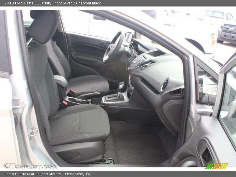 Ingot Silver / Charcoal Black 2018 Ford Fiesta SE Sedan