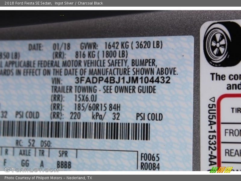 Ingot Silver / Charcoal Black 2018 Ford Fiesta SE Sedan