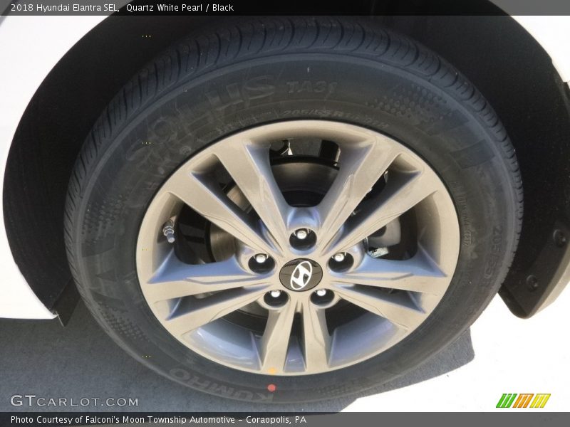 Quartz White Pearl / Black 2018 Hyundai Elantra SEL