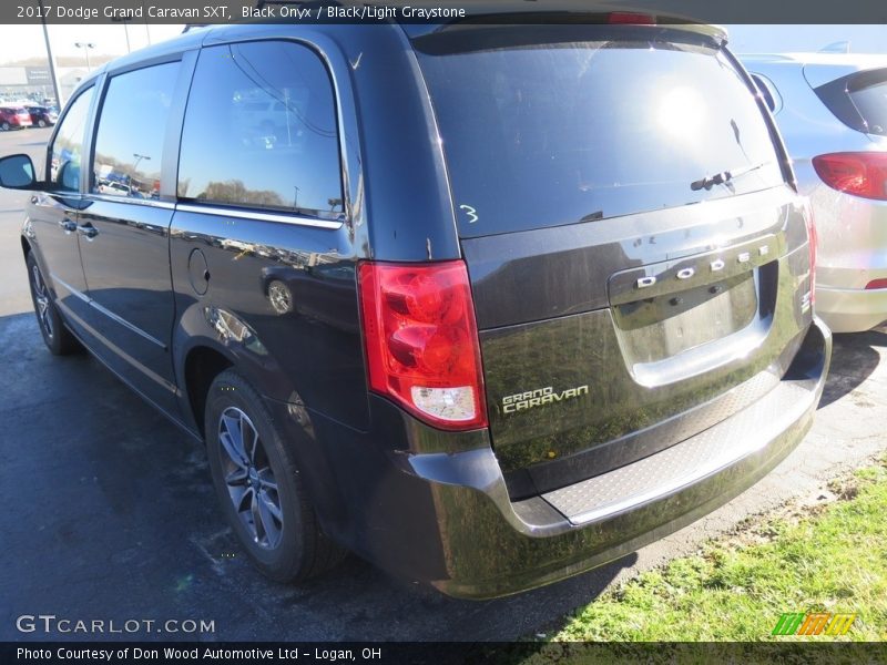 Black Onyx / Black/Light Graystone 2017 Dodge Grand Caravan SXT
