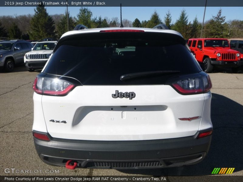 Bright White / Black 2019 Jeep Cherokee Trailhawk 4x4