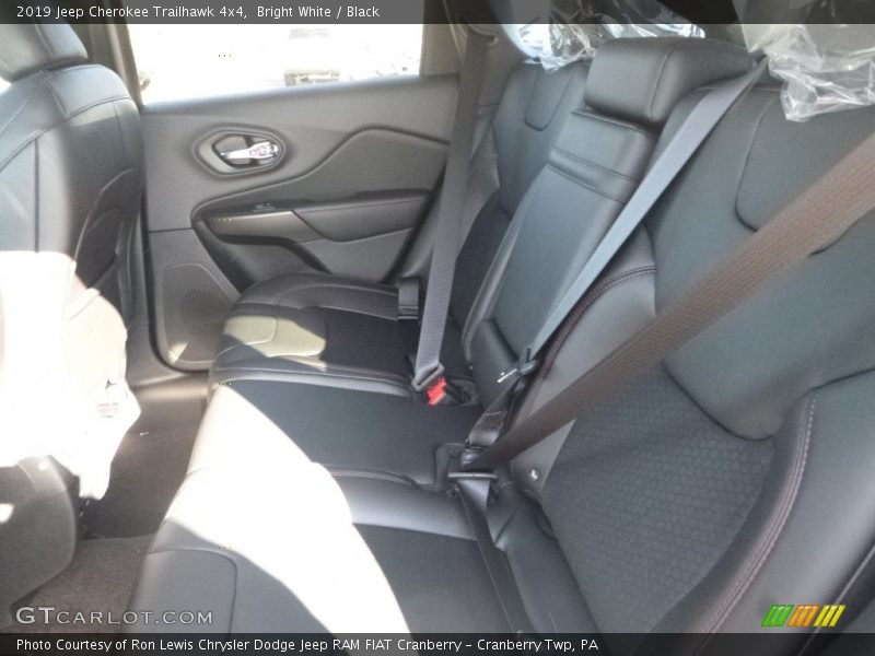 Bright White / Black 2019 Jeep Cherokee Trailhawk 4x4