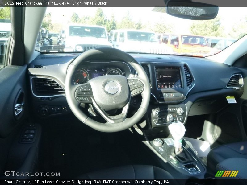 Bright White / Black 2019 Jeep Cherokee Trailhawk 4x4