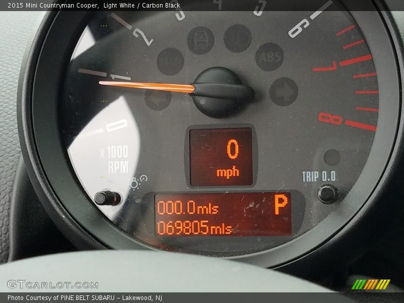Light White / Carbon Black 2015 Mini Countryman Cooper