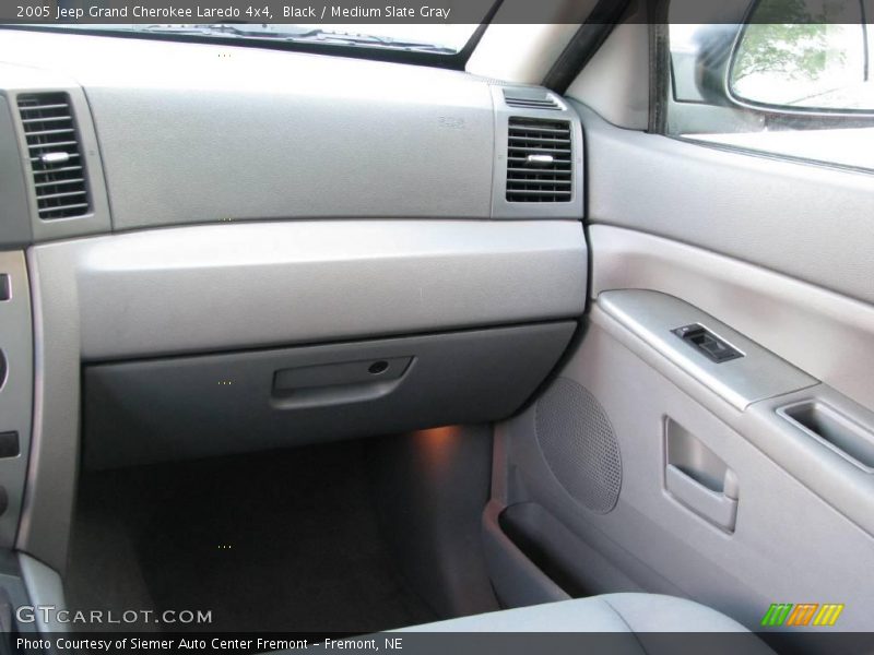 Black / Medium Slate Gray 2005 Jeep Grand Cherokee Laredo 4x4