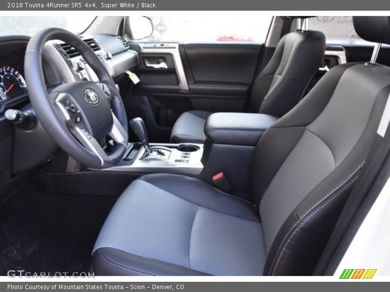 Super White / Black 2018 Toyota 4Runner SR5 4x4
