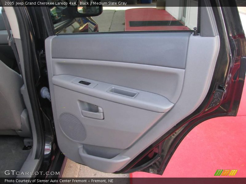 Black / Medium Slate Gray 2005 Jeep Grand Cherokee Laredo 4x4