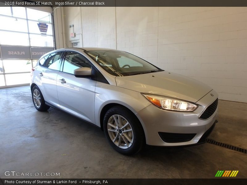 Ingot Silver / Charcoal Black 2018 Ford Focus SE Hatch