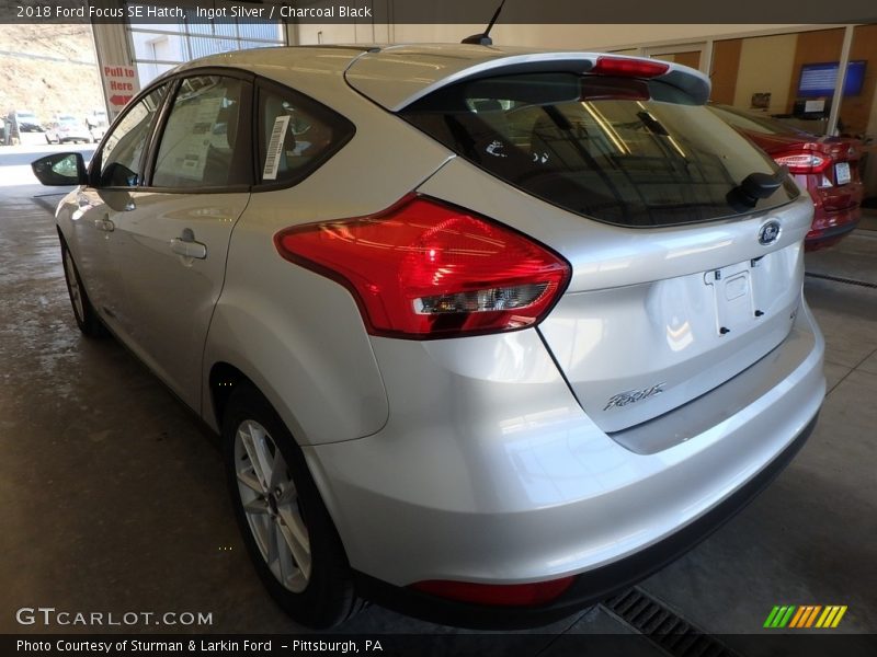 Ingot Silver / Charcoal Black 2018 Ford Focus SE Hatch