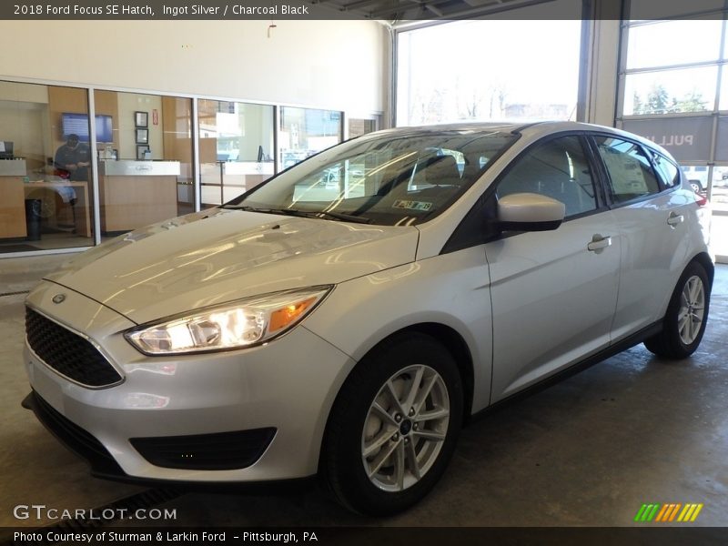 Ingot Silver / Charcoal Black 2018 Ford Focus SE Hatch