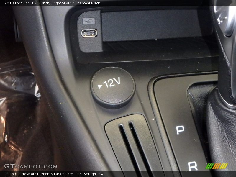 Ingot Silver / Charcoal Black 2018 Ford Focus SE Hatch