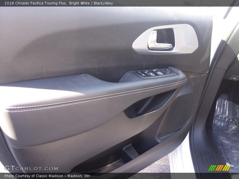 Bright White / Black/Alloy 2018 Chrysler Pacifica Touring Plus