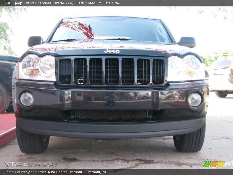 Black / Medium Slate Gray 2005 Jeep Grand Cherokee Laredo 4x4