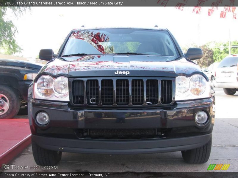 Black / Medium Slate Gray 2005 Jeep Grand Cherokee Laredo 4x4