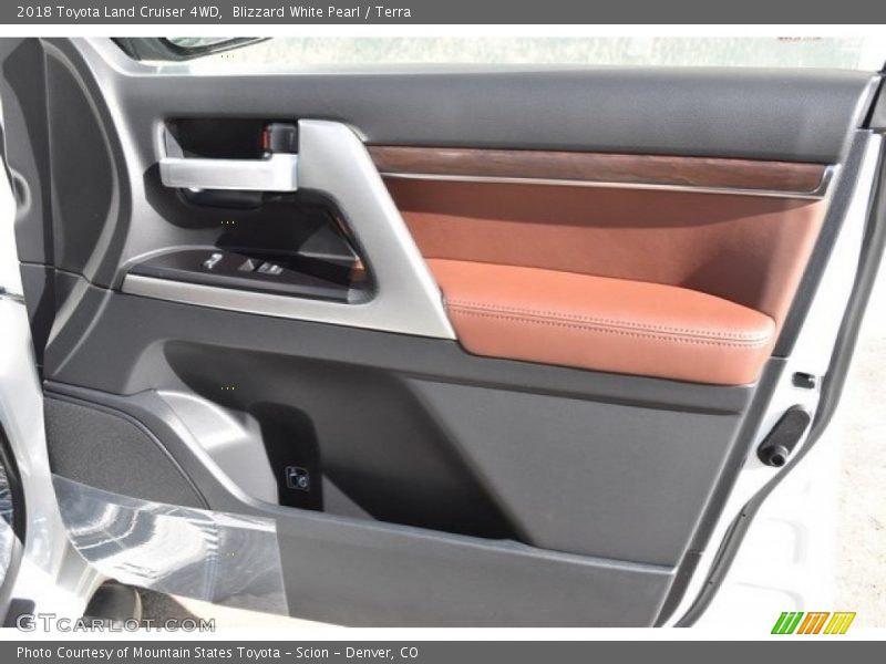 Blizzard White Pearl / Terra 2018 Toyota Land Cruiser 4WD