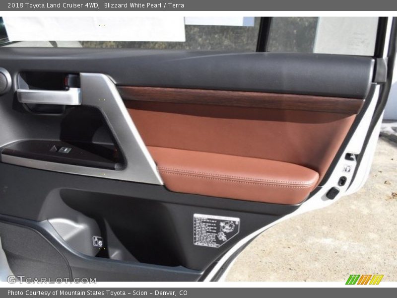 Blizzard White Pearl / Terra 2018 Toyota Land Cruiser 4WD