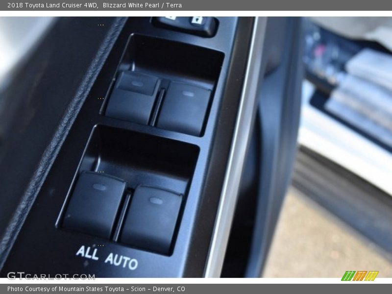 Blizzard White Pearl / Terra 2018 Toyota Land Cruiser 4WD