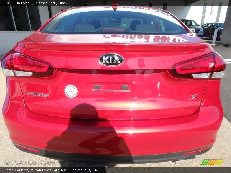 Garnet Red / Black 2018 Kia Forte S