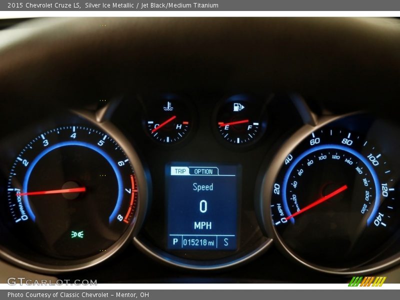 Silver Ice Metallic / Jet Black/Medium Titanium 2015 Chevrolet Cruze LS