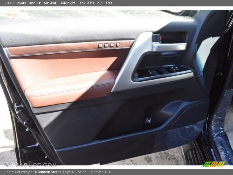 Midnight Black Metallic / Terra 2018 Toyota Land Cruiser 4WD