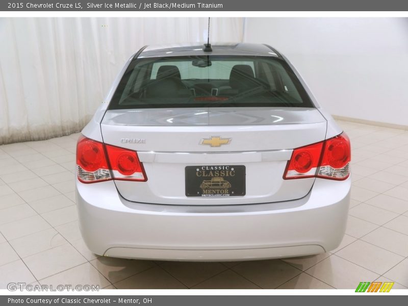 Silver Ice Metallic / Jet Black/Medium Titanium 2015 Chevrolet Cruze LS
