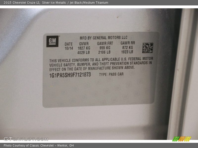 Silver Ice Metallic / Jet Black/Medium Titanium 2015 Chevrolet Cruze LS