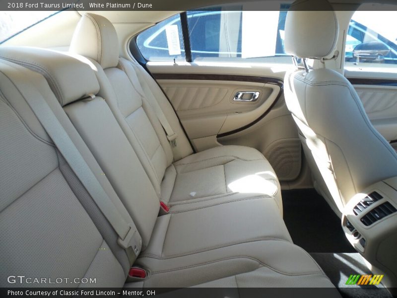 White Platinum / Dune 2018 Ford Taurus Limited