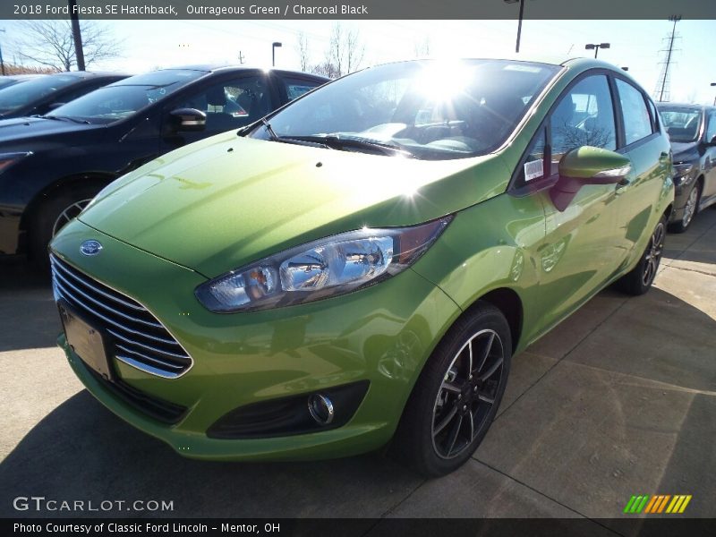 Outrageous Green / Charcoal Black 2018 Ford Fiesta SE Hatchback