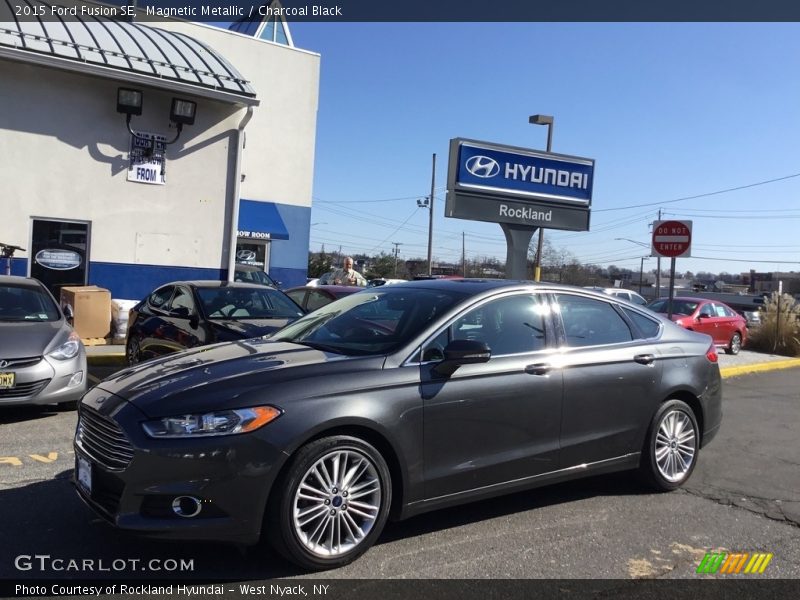 Magnetic Metallic / Charcoal Black 2015 Ford Fusion SE