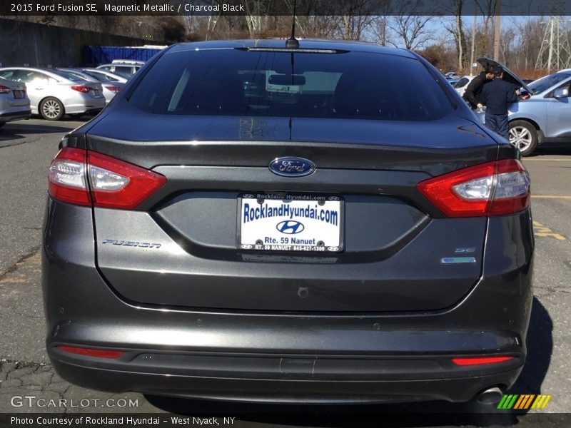 Magnetic Metallic / Charcoal Black 2015 Ford Fusion SE