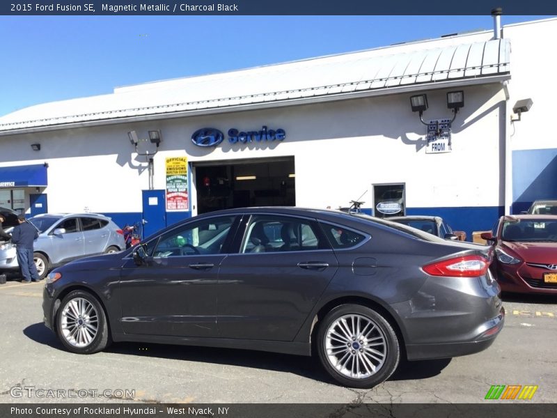 Magnetic Metallic / Charcoal Black 2015 Ford Fusion SE