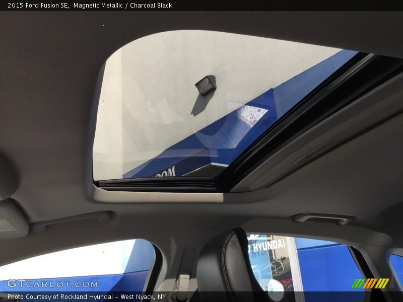 Magnetic Metallic / Charcoal Black 2015 Ford Fusion SE